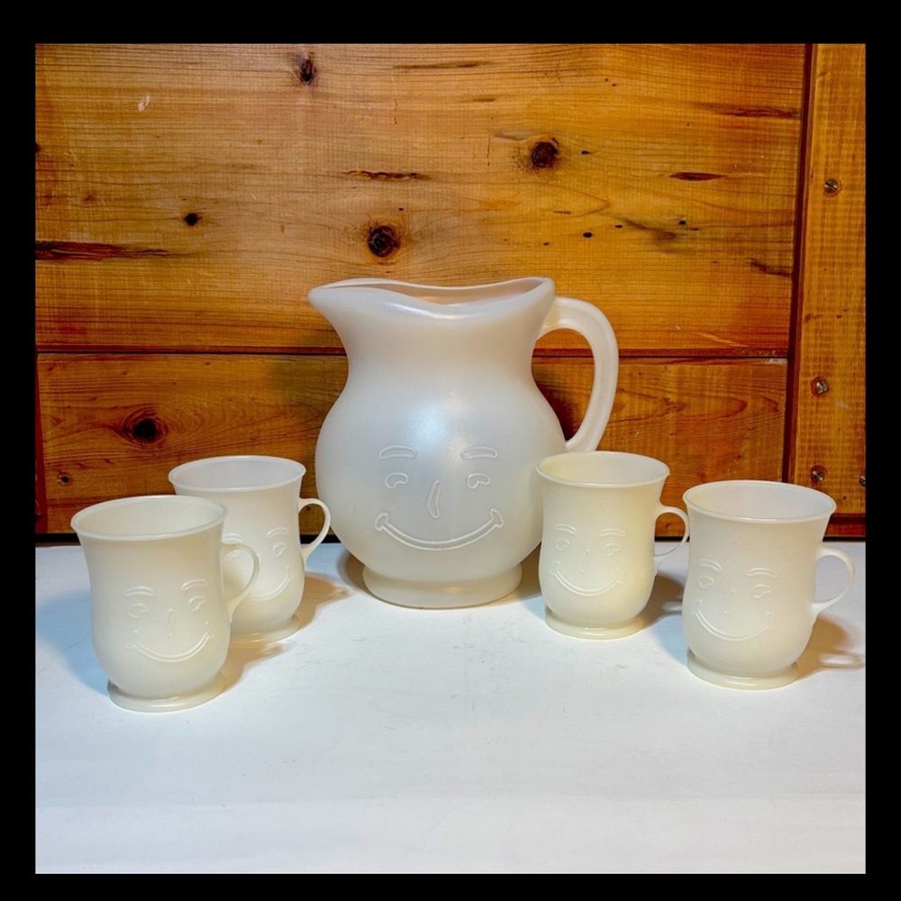 Vintage 1980's Smiling Kool-Aid Man Frosted Pitcher and Mug Set! Mint Condition